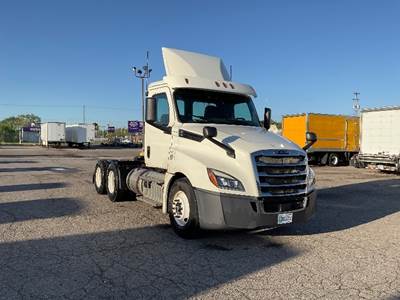Freightliner Cascadia 126 Day Cab Truck - 435HP, 12 Speed Automatic