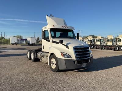 Freightliner Cascadia 126 Day Cab Truck - 435HP, 12 Speed Automatic