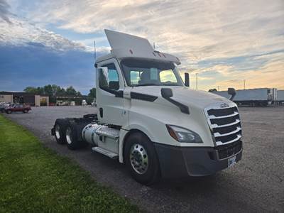 Freightliner Cascadia 126 Day Cab Truck - 435HP, 12 Speed Automatic