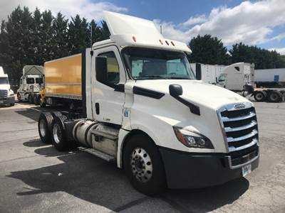 Freightliner Cascadia 126 Day Cab Truck - 435HP, 12 Speed Automatic