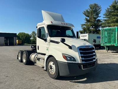 Freightliner Cascadia 126 Day Cab Truck - 435HP, 12 Speed Automatic