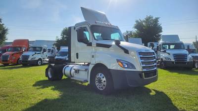 Freightliner Cascadia 126 Single Axle Day Cab Truck - 410HP, 12 Speed Automatic