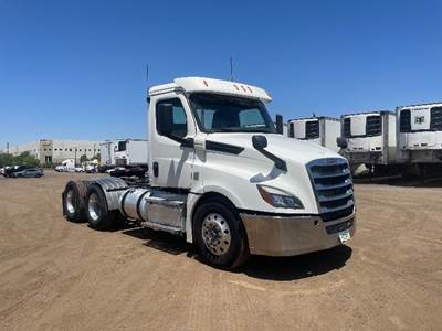 Freightliner Cascadia 126 Day Cab Truck - 450HP, 10 Speed Manual
