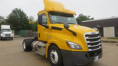 Freightliner Cascadia 126 Single Axle Day Cab Truck - 410HP, 12 Speed Automatic