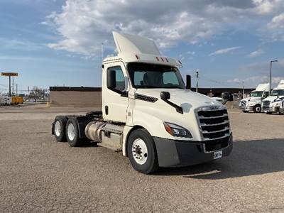 Freightliner Cascadia 126 Day Cab Truck - 435HP, 12 Speed Automatic