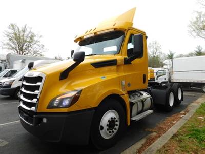Freightliner T12664ST Day Cab Truck - 435HP, 12 Speed Automatic