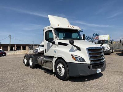 Freightliner Cascadia 126 Day Cab Truck - 435HP, 12 Speed Automatic