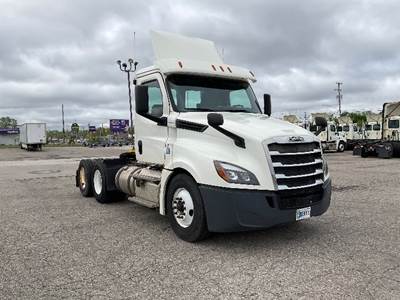 Freightliner Cascadia 126 Day Cab Truck - 435HP, 12 Speed Automatic