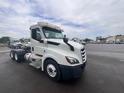Freightliner Cascadia 126 Day Cab Truck - 455HP, 10 Speed Manual