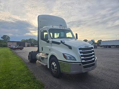 Freightliner Cascadia 126 Single Axle Day Cab Truck - 455HP, 12 Speed Automatic