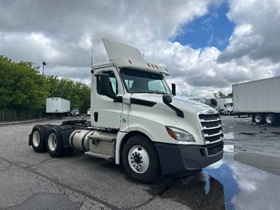 Freightliner Cascadia 126 Day Cab Truck - 435HP, 12 Speed Automatic