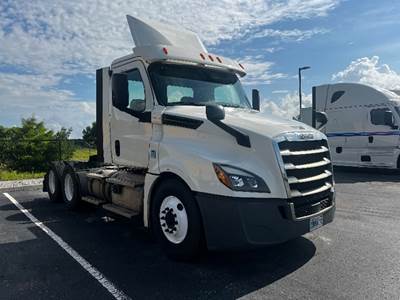 Freightliner Cascadia 126 Day Cab Truck - 435HP, 12 Speed Automatic