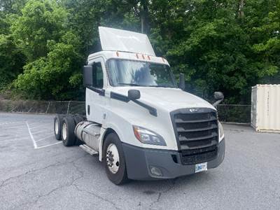 Freightliner Cascadia 126 Day Cab Truck - 435HP, 12 Speed Automatic