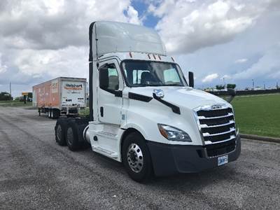 Freightliner Cascadia 126 Day Cab Truck - 455HP, 12 Speed Automatic