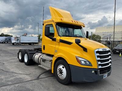 Freightliner Cascadia 126 Day Cab Truck - 435HP, 12 Speed Automatic