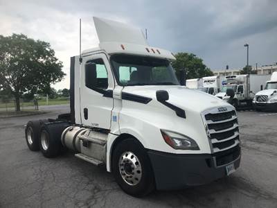 Freightliner Cascadia 126 Day Cab Truck - 435HP, 12 Speed Automatic
