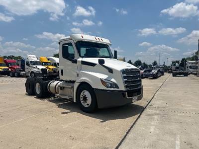 Freightliner Cascadia 126 Day Cab Truck - 435HP, 12 Speed Automatic