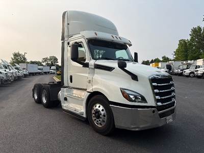 Freightliner Cascadia 126 Day Cab Truck - 435HP, 12 Speed Automatic