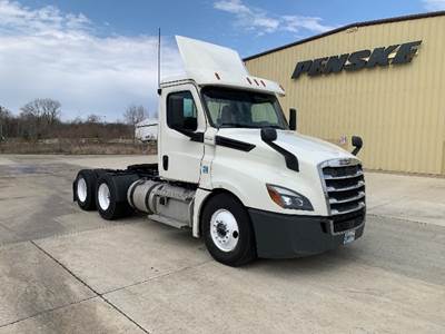 Freightliner Cascadia 126 Day Cab Truck - 435HP, 12 Speed Automatic