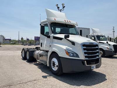 Freightliner Cascadia 126 Day Cab Truck - 435HP, 12 Speed Automatic