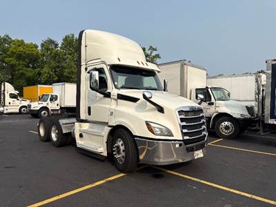 Freightliner Cascadia 126 Day Cab Truck - 435HP, 12 Speed Automatic