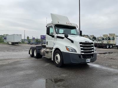 Freightliner Cascadia 126 Day Cab Truck - 435HP, 12 Speed Automatic