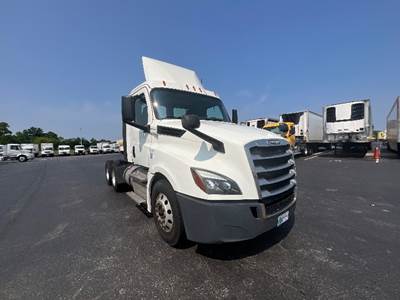 Freightliner Cascadia 126 Day Cab Truck - 450HP, 12 Speed Automatic