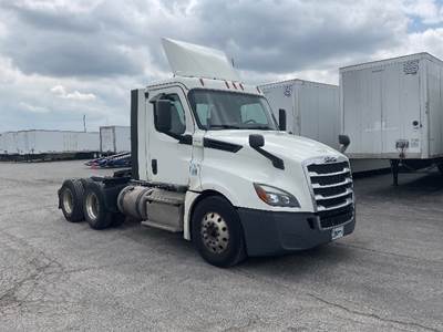 Freightliner Cascadia 126 Day Cab Truck - 450HP, 10 Speed Manual