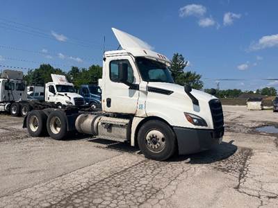 Freightliner Cascadia 126 Day Cab Truck - Cummins 400HP, 13 Speed Automatic