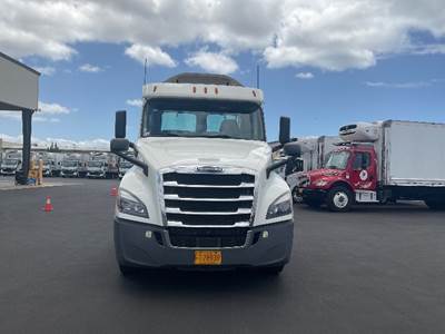 Freightliner Cascadia 126 Day Cab Truck - 435HP, 12 Speed Automatic