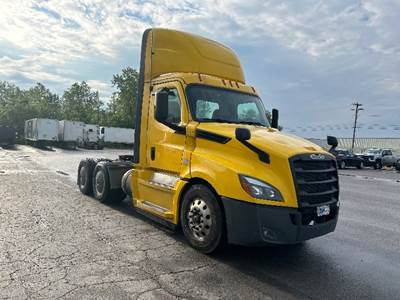 Freightliner Cascadia 126 Day Cab Truck - 505HP, 10 Speed Manual