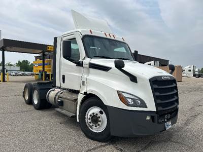 Freightliner Cascadia 126 Day Cab Truck - 435HP, 12 Speed Automatic