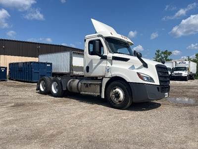 Freightliner Cascadia 126 Day Cab Truck - Cummins 400HP, 13 Speed Automatic
