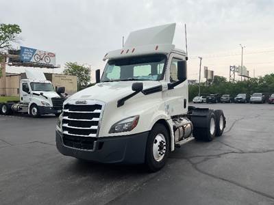 Freightliner Cascadia 126 Day Cab Truck - 435HP, 12 Speed Automatic