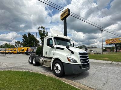 Freightliner Cascadia 126 Day Cab Truck - 435HP, 12 Speed Automatic
