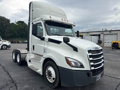 Freightliner Cascadia 126 Day Cab Truck - 435HP, 12 Speed Automatic