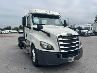Freightliner Cascadia 126 Day Cab Truck - 450HP, 12 Speed Automatic