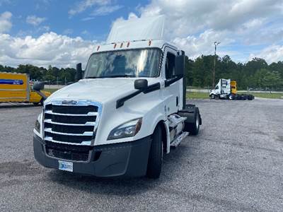 Freightliner Cascadia 126 Single Axle Day Cab Truck - 410HP, 12 Speed Automatic
