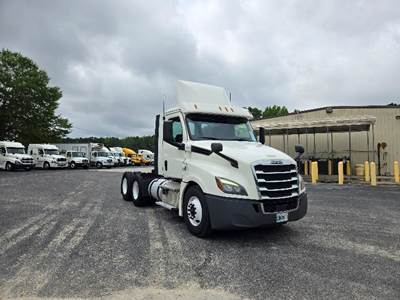 Freightliner T12664ST Day Cab Truck - 435HP, 12 Speed Automatic