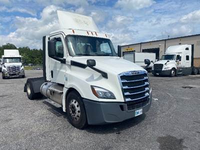 Freightliner Cascadia 126 Single Axle Day Cab Truck - 410HP, 12 Speed Automatic