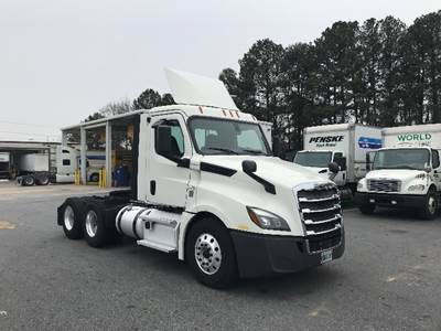 Freightliner Cascadia 126 Day Cab Truck - 435HP, 12 Speed Automatic