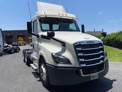 Freightliner Cascadia 126 Day Cab Truck - 435HP, 12 Speed Automatic
