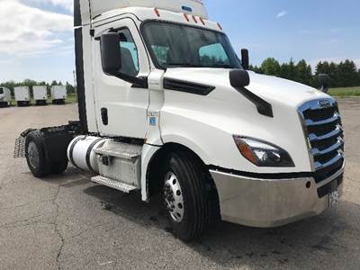 Freightliner Cascadia 126 Single Axle Day Cab Truck - 455HP, 12 Speed Automatic