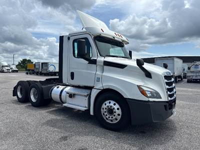 Freightliner Cascadia 126 Day Cab Truck - 455HP, 12 Speed Automatic