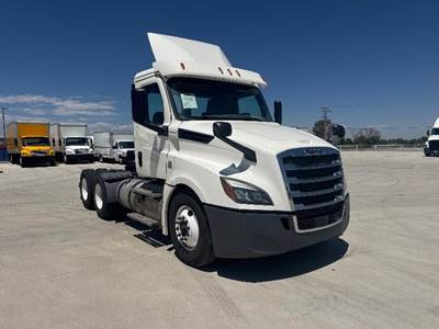 Freightliner Cascadia 126 Day Cab Truck - 435HP, 12 Speed Automatic