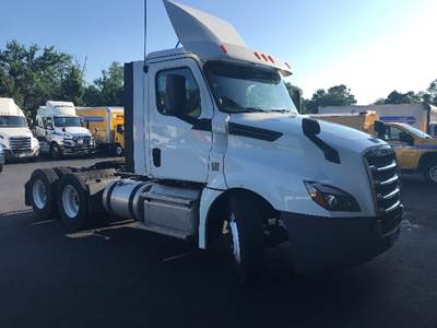 Freightliner Cascadia 126 Day Cab Truck - 435HP, 12 Speed Automatic