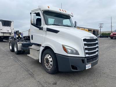 Freightliner T12664ST Day Cab Truck - 450HP, 12 Speed Automatic