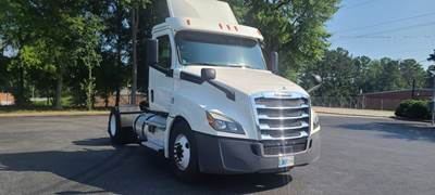 Freightliner Cascadia 126 Single Axle Day Cab Truck - 410HP, 12 Speed Automatic