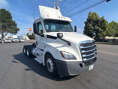 Freightliner Cascadia 126 Day Cab Truck - 435HP, 12 Speed Automatic