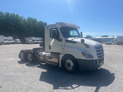 Freightliner Cascadia 126 Day Cab Truck - 455HP, 12 Speed Automatic